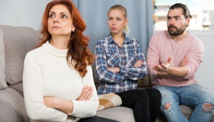 Eşin Ailesinin Evliliğe Müdahalesi Nedeniyle Boşanma Davası